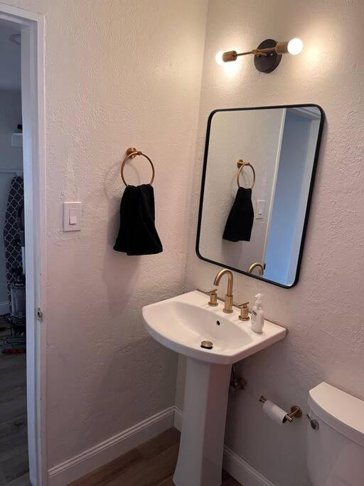 Casa Charleston-3Br-2Bath-Hot Tub-Pet Friendly-No Pet Fees! Villa Albuquerque Bagian luar foto